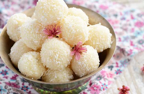 nariyal ke laddu